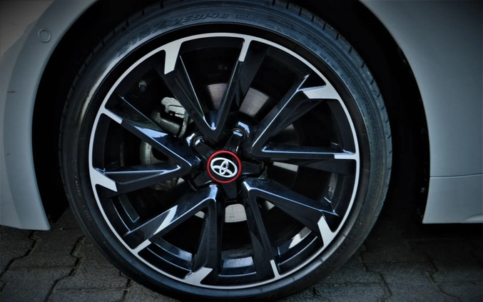 Toyota Corolla cena 94900 przebieg: 33000, rok produkcji 2020 z Drezdenko małe 667
